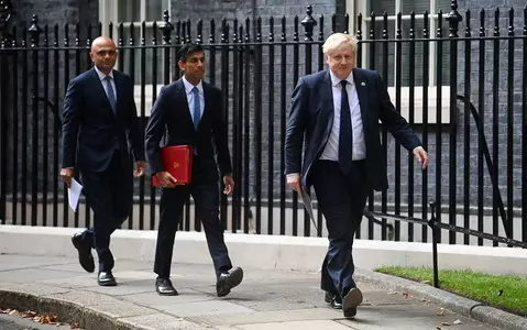 Despite successive resignations, Prime Minister Johnson intends to stay in office