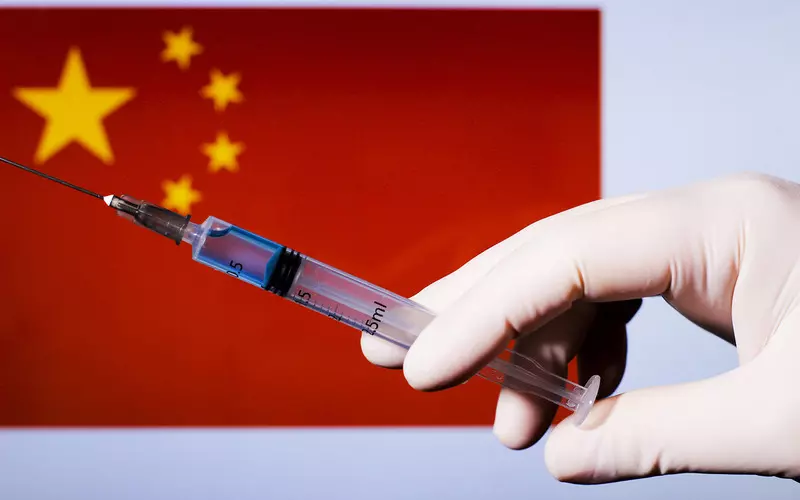 Chiny: W Pekinie pierwszy w kraju powszechny wymóg szczepień na Covid-19