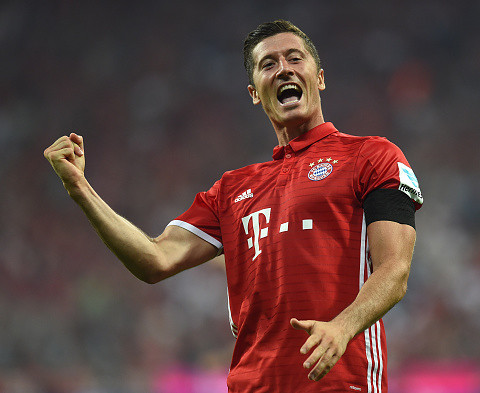 Lewandowski scents more top-scoring success with Bayern