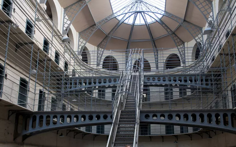 System więziennictwa w Irlandii "tworzy potwory". Ujawniono szokujące wyniki badań
