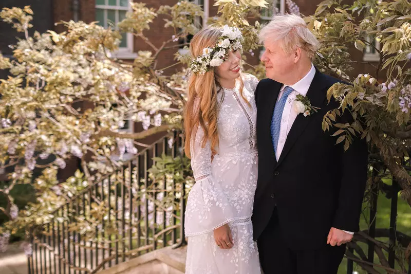 Boris Johnson resigns to organise outstanding wedding at PM's residence