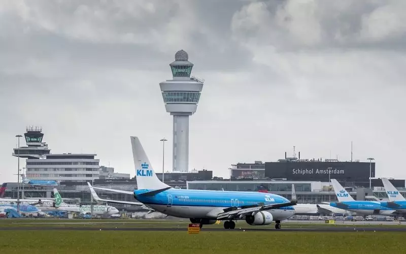 Holandia: KLM do końca lata będzie odwoływać na lotnisku Schiphol 10-20 lotów dziennie