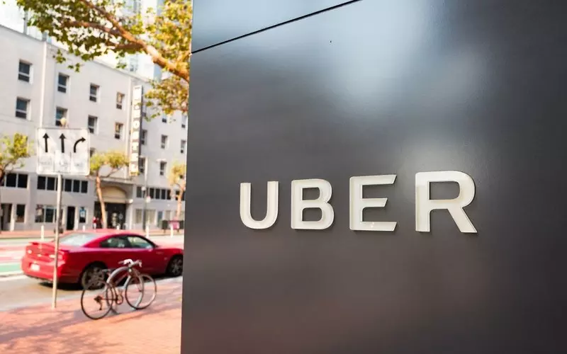 "The Guardian": Uber dokonał ekspansji przez lekceważenie prawa i lobbing