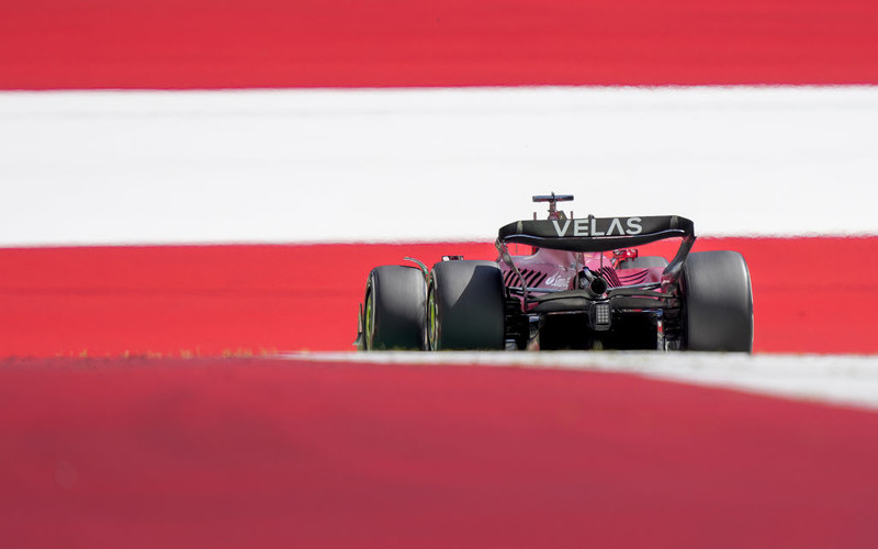 Formuła 1: Leclerc cieszy się z wygranej, ale narzeka na bolid