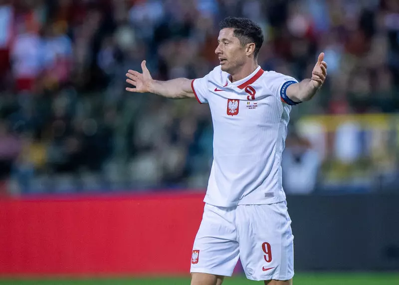 Spanish media: 'Barca' not letting up, Lewandowski decision could be made by Friday
