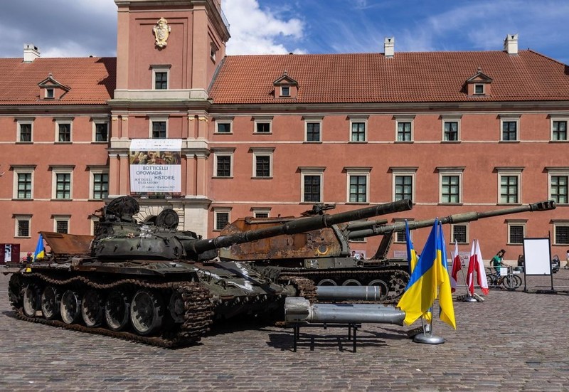 The Guardian encourages people to travel to Poland to help help Ukraine
