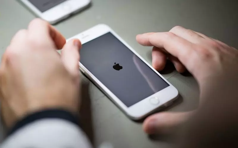 Apple oferuje kolosalne pieniądze hakerom, którzy złamią zabezpieczenie nowej wersji iOS