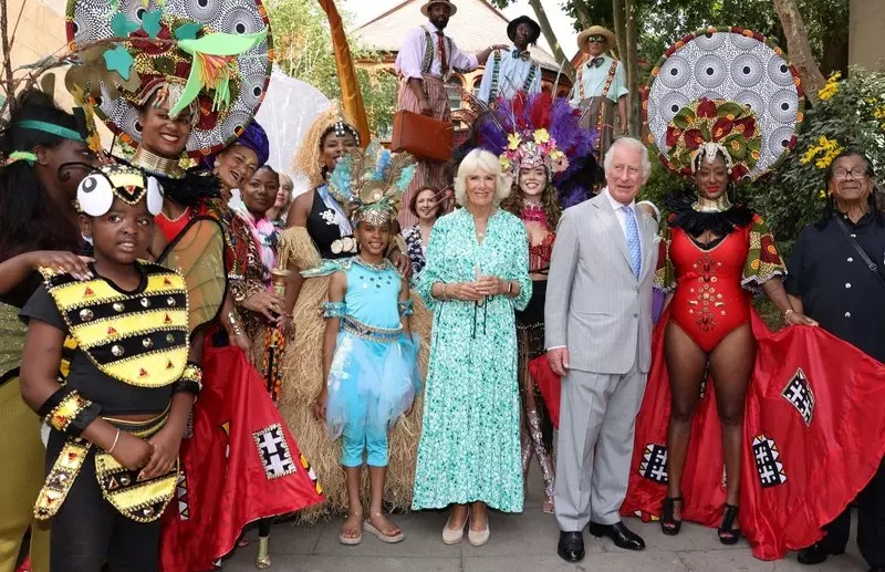 Książę Karol i księżna Camilla cieszą się na powrót Notting Hill Carnival 