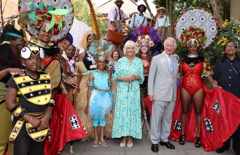 Książę Karol i księżna Camilla cieszą się na powrót Notting Hill Carnival