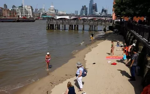 Heatwave: National emergency declared after first red extreme heat warning