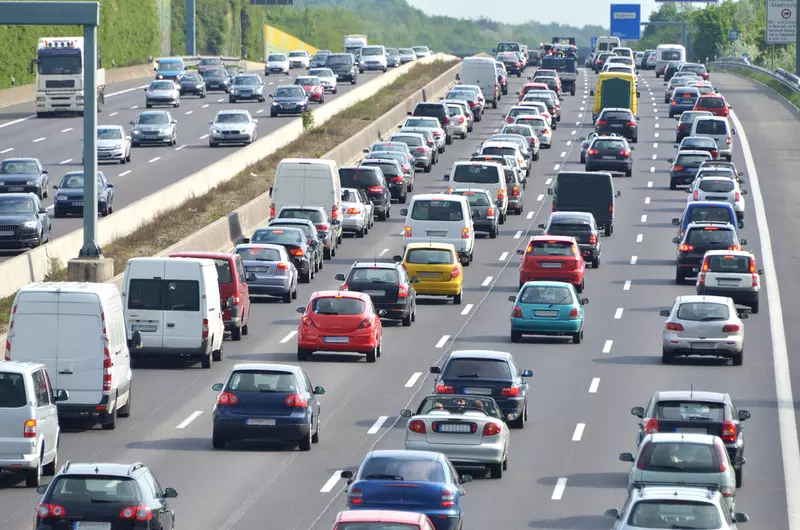 UK: Ostrzeżenie dla kierowców przed najbardziej od lat zatłoczonymi drogami w wakacje