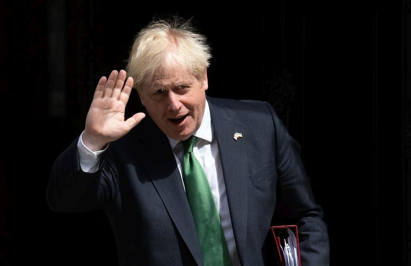 Ustępujący premier Johnson może także stracić mandat poselski