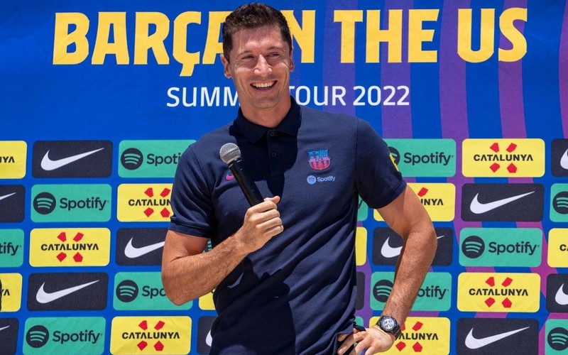 Barcelona zagwarantowała w umowie Lewandowskiemu nr 9