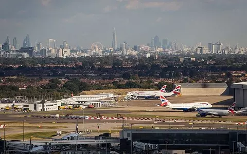 British Airways staff call off Heathrow strike after 8% pay rise deal