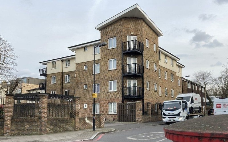 Peckham flat death: Peabody sorry for not spotting dead woman