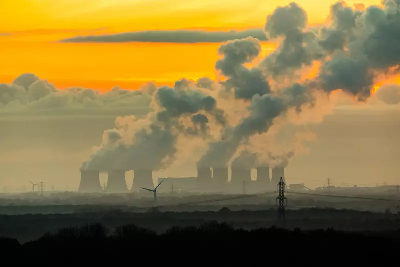 Badacze w UK: Zanieczyszczenie powietrza może przyczyniać się do powstawania chorób, w tym demencji