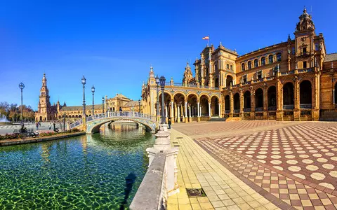 Spain: Seville fights heat with techniques used by ancient Persians