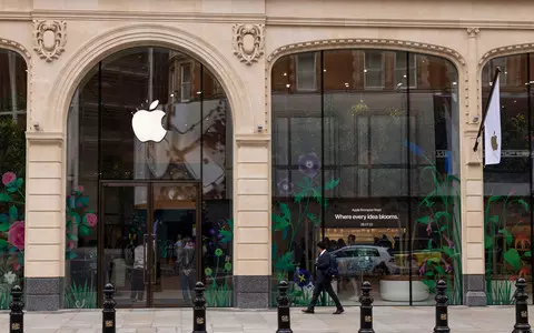 Apple has opened a new flagship store in London