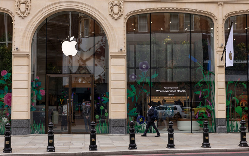 Apple has opened a new flagship store in London