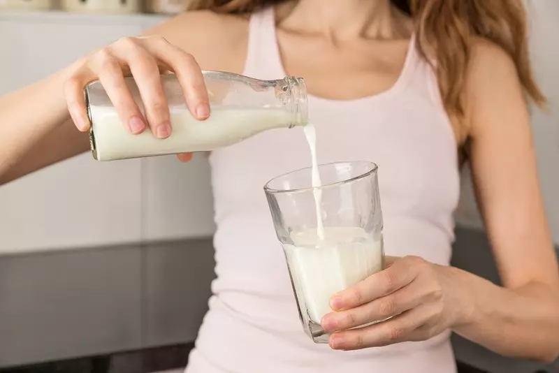 Naukowcy: Europejczycy pili mleko na długo, zanim trawili laktozę
