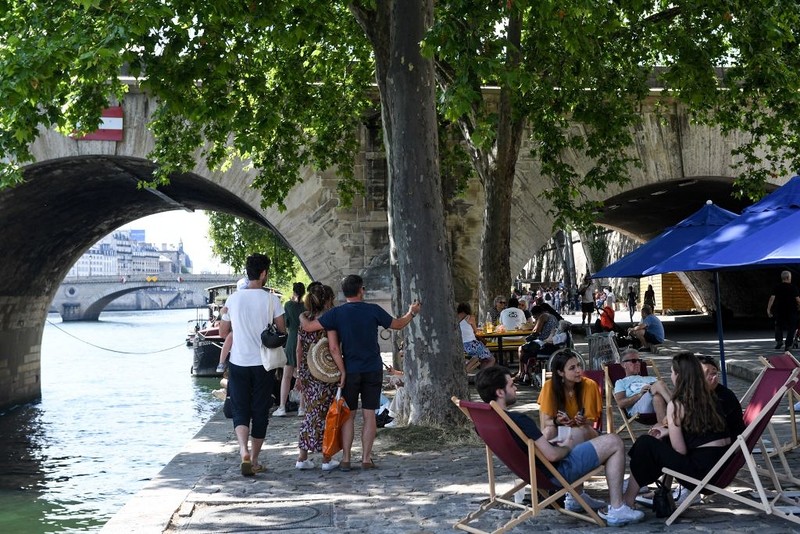 France: foreign tourists sustain the country's economic growth. End of sanitary restrictions