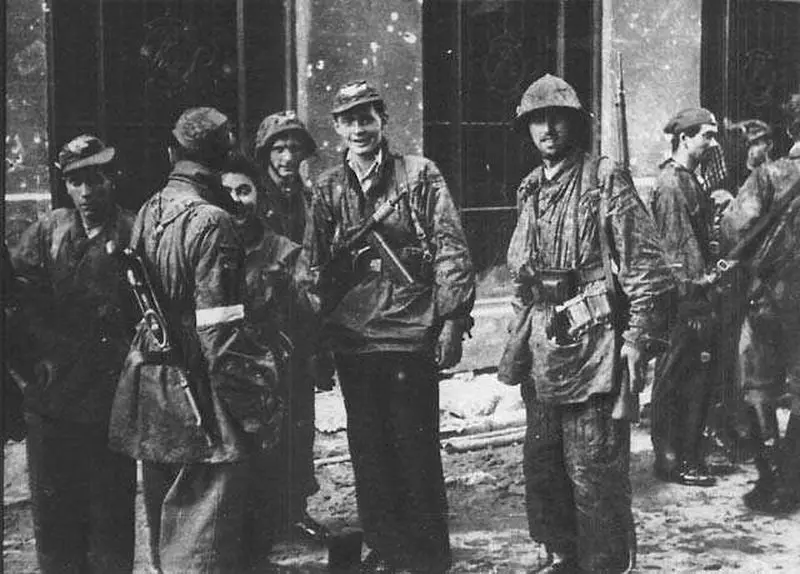 78 lat temu w Warszawie wybuchło powstanie – największa akcja zbrojna podziemia w Europie