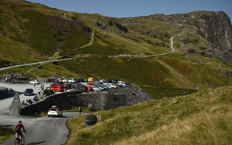 Samochody z zakazem zatrzymywania się na wąskich drogach Lake District