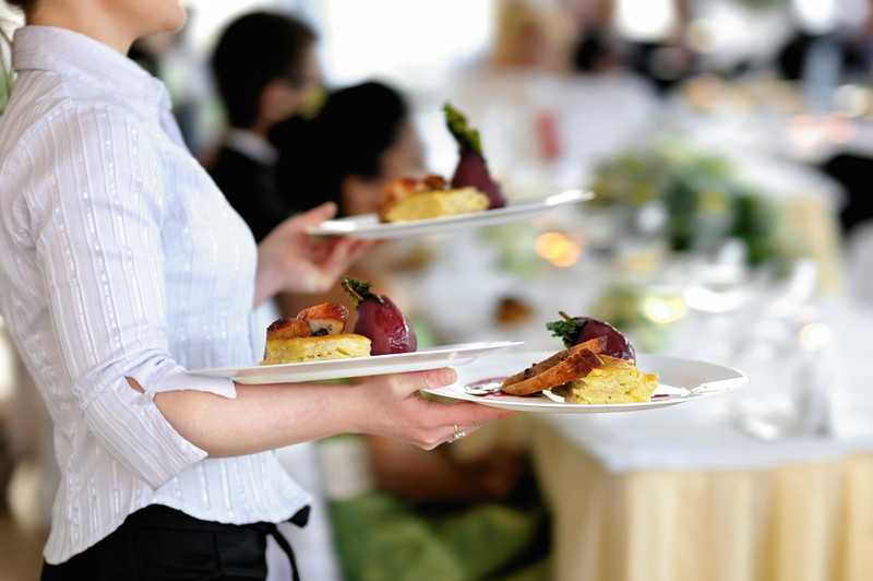 Restauratorzy w Irlandii chcą zatrudniać pracowników z Europy na okres świąt Bożego Narodzenia