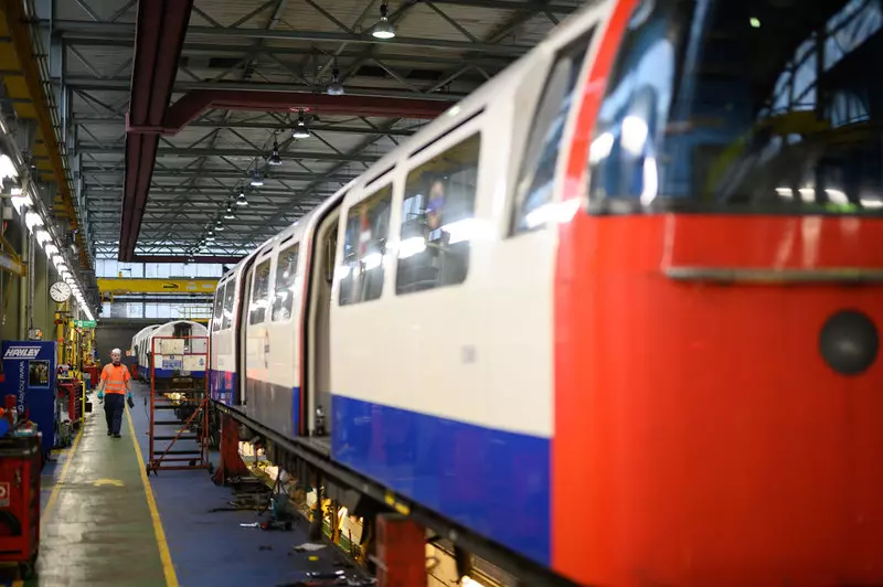 Minister transportu: "Londyn potrzebuje autonomicznego metra takiego jak w Paryżu"