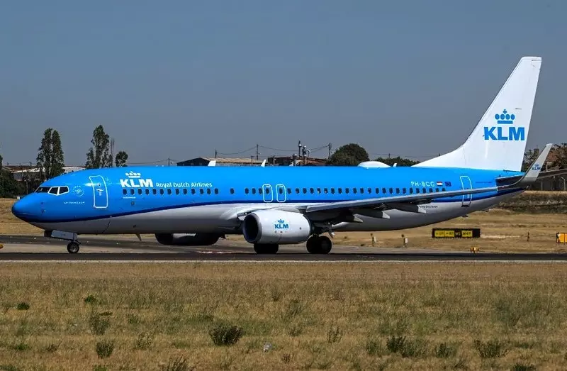 Boeing linii KLM przeleciał Morze Północne z częściowo otwartym włazem