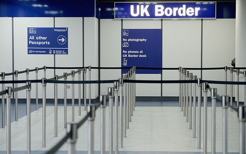 IMA: "Obywatele UE podróżujący do UK powinni pamiętać o swoich prawach"