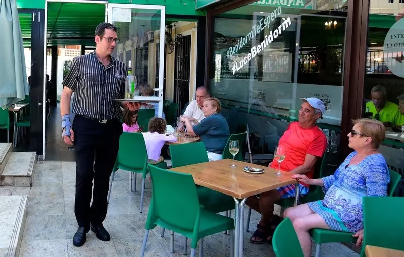 Hiszpania: Kawiarnie i restauracje ograniczają czas korzystania ze stolików przez konsumentów
