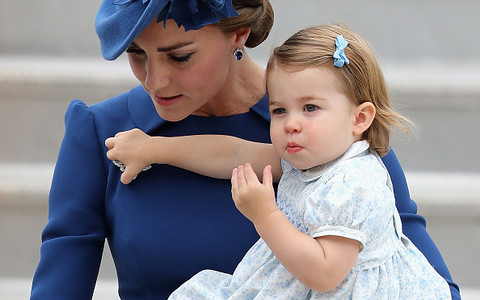 Książę George i księżniczka Charlotte gwiazdami na lotnisku w Kanadzie