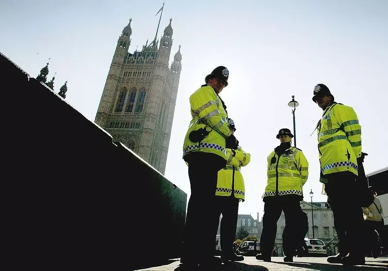 Londyn: W ciągu trzech lat 650 nieletnich rozebranych przez policję w trakcie rewizji osobistych