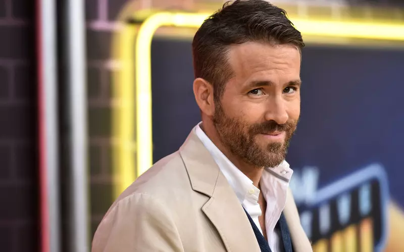 Wrexham: Ryan Reynolds przekazał setki podpisanych filmów na DVD i Blu-ray