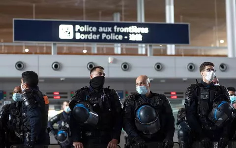 Police shot dead a man armed with a knife at Roissy-Charles de Gaulle airport near Paris