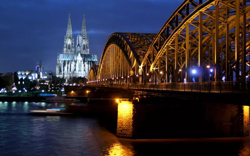 Katedra w Kolonii i mosty na Renie nie będą już oświetlane w nocy. Powodem oszczędzanie prądu