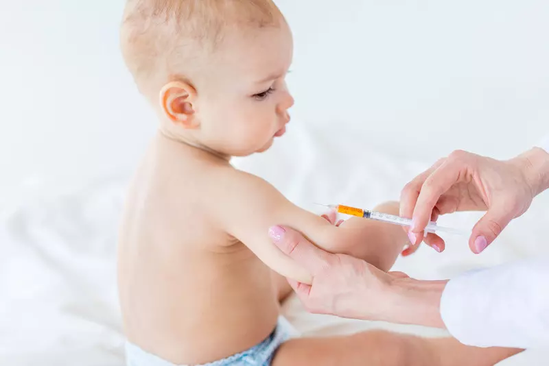 "Nature": Antyszczepionkowcy zagrażają programowi szczepień u dzieci w USA i na świecie