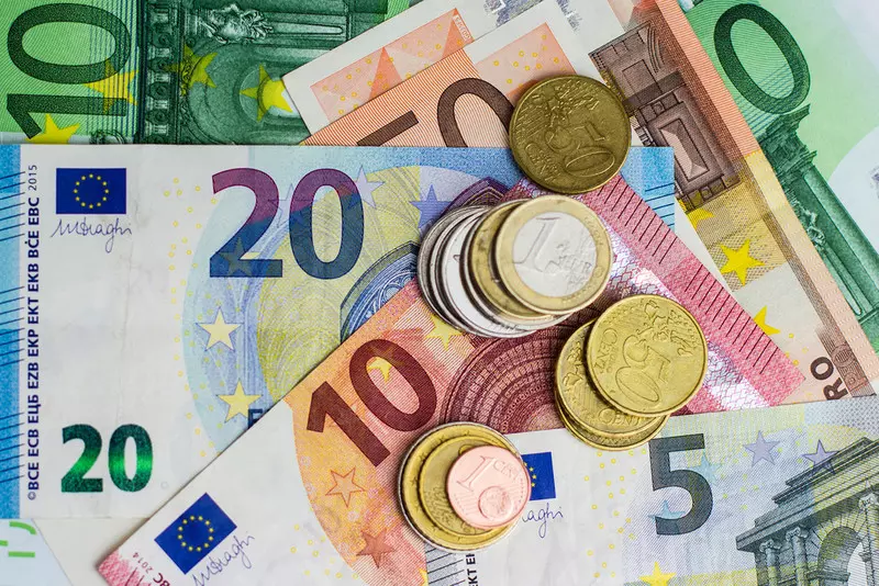 Middle-income earners could save €1,000 a year under new 30% tax bracket