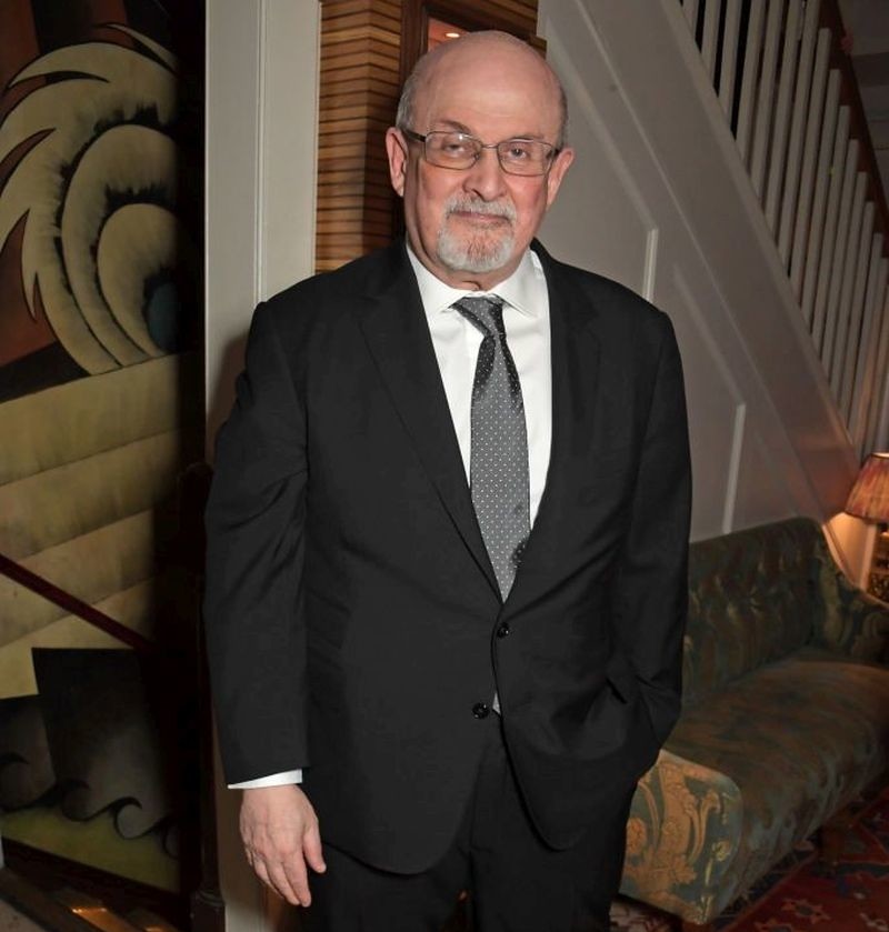 Pisarz Salman Rushdie zaatakowany nożem, może stracić oko