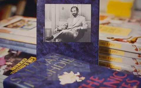 France: sales of 'Satanic verses' grow rapidly after attack on Rushdie