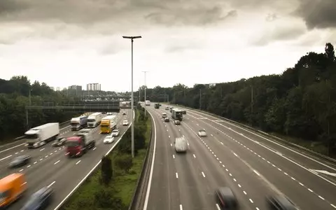 Belgia: Samochód z nieprzytomnym kierowcą przejechał ponad 25 kilometrów