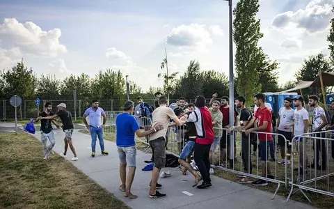 Netherlands: Police confiscate 200 tents given to refugees