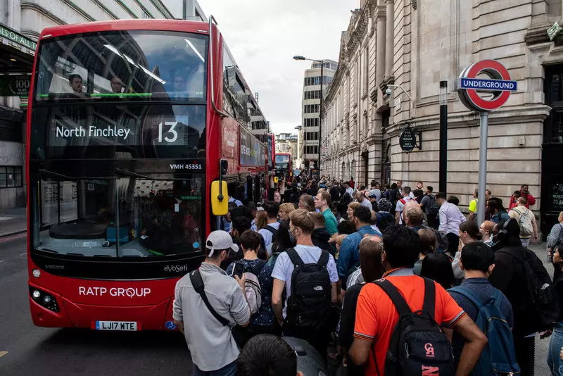 W Londynie trwa 24-godzinny strajk metra i części kierowców autobusów