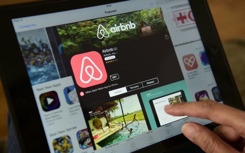 Airbnb service will block users who rent flats for parties