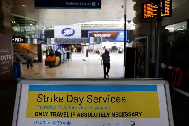 UK: W następnym dniu strajku na kolei znów jeździ tylko 20 proc. pociągów