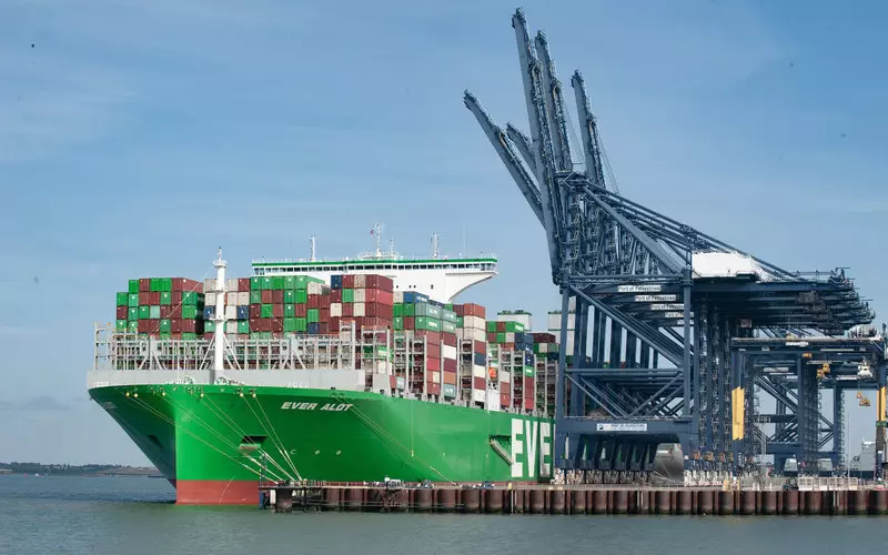 Pracownicy największego portu kontenerowego zaczęli ośmiodniowy strajk