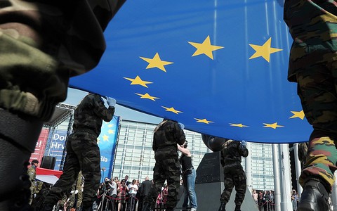 "Financial Times": Europejska armia to mrzonki, trzeba spełniać zobowiązania w NATO