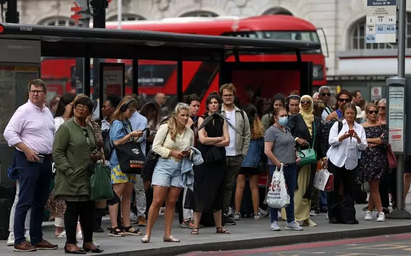 Londyn: Jakich utrudnień w podróżowaniu należy spodziewać się w czasie długiego weekendu?