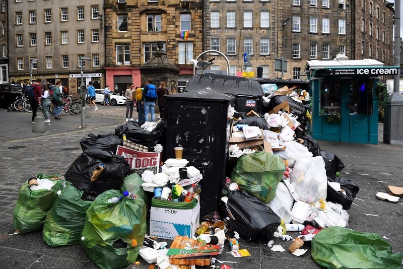 Scotland: Rubbish piles up in Edinburgh that hasn't been picked up for almost a week